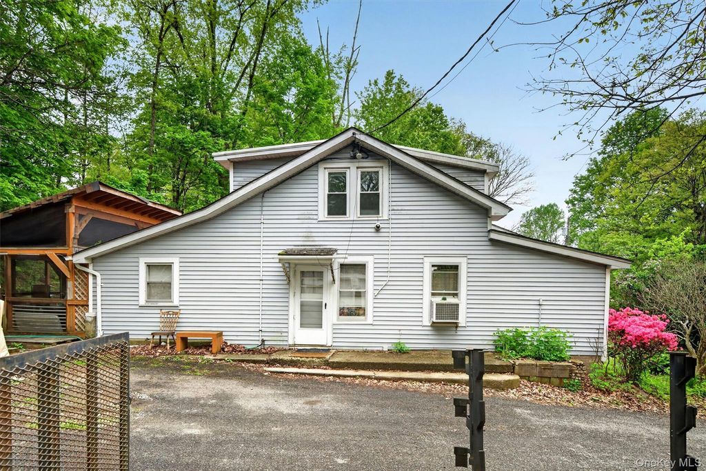32 Tarbell Road, Bloomingburg, NY 12721