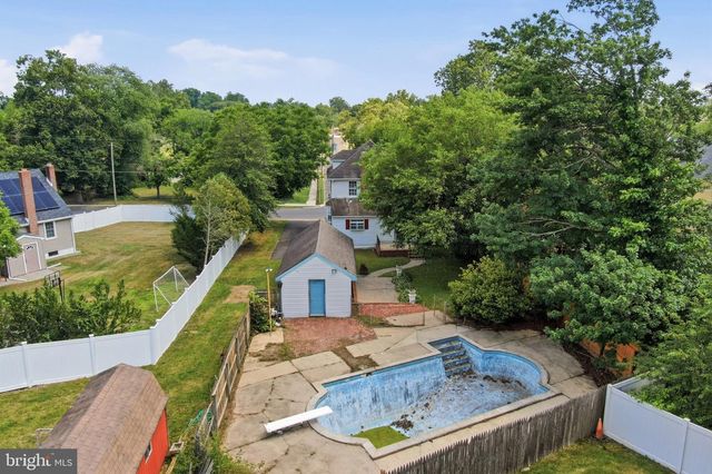 242 TRENTON AVE, Laurel Springs, NJ 08021