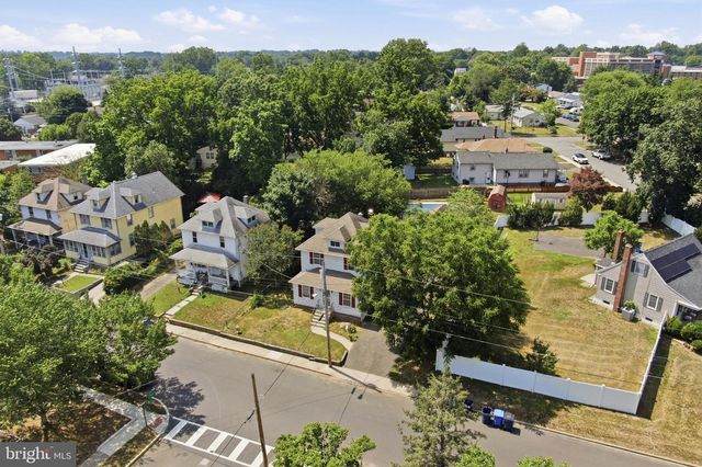 242 TRENTON AVE, Laurel Springs, NJ 08021