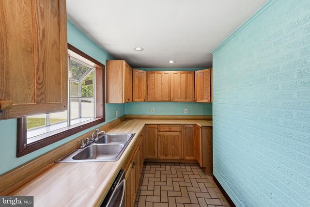 242 TRENTON AVE, Laurel Springs, NJ 08021