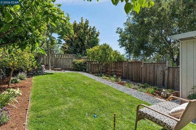 212 Yale Ave, Kensington, CA 94708
