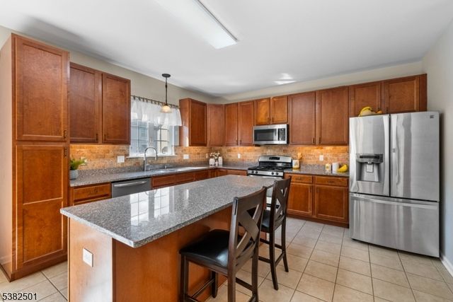 3 Boudinot Ln, Franklin Twp., NJ 08873