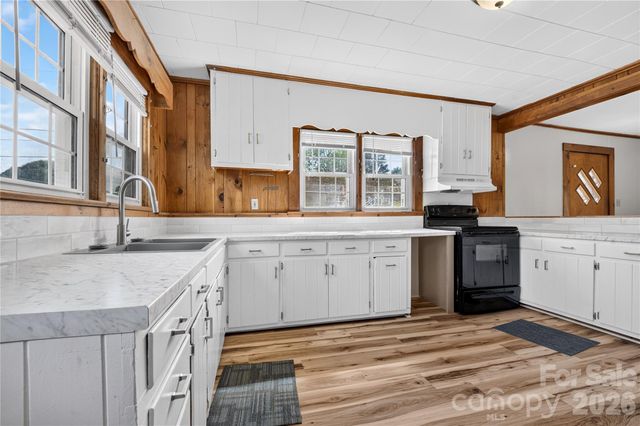 893 7th Street Drive SE, Hickory, NC 28602