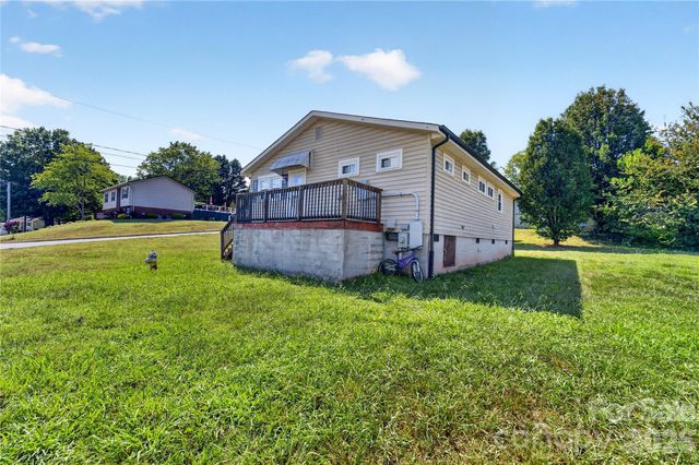 893 7th Street Drive SE, Hickory, NC 28602