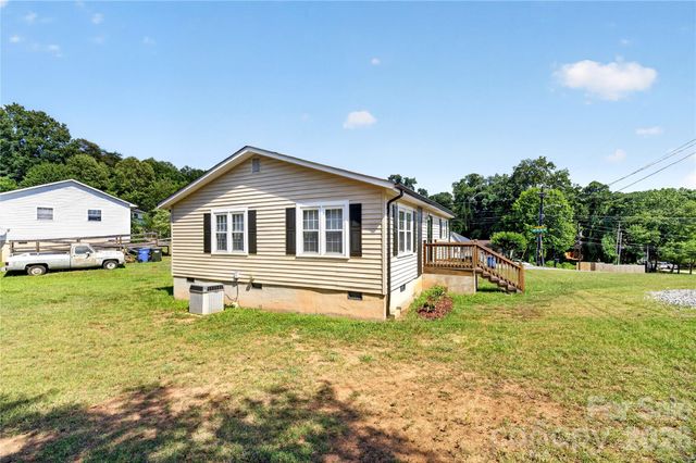 893 7th Street Drive SE, Hickory, NC 28602