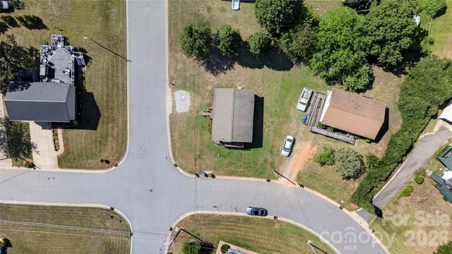 893 7th Street Drive SE, Hickory, NC 28602