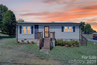 893 7th Street Drive SE, Hickory, NC 28602