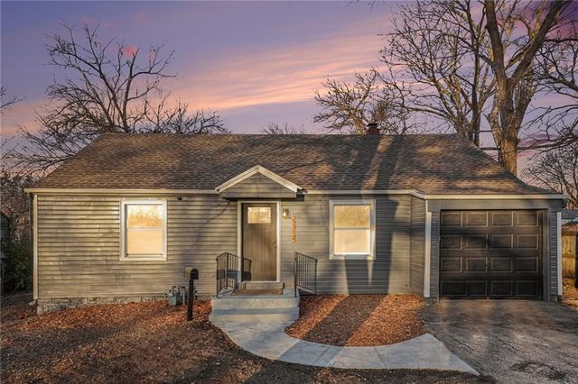 5312 Reeds Road, Mission, KS 66202