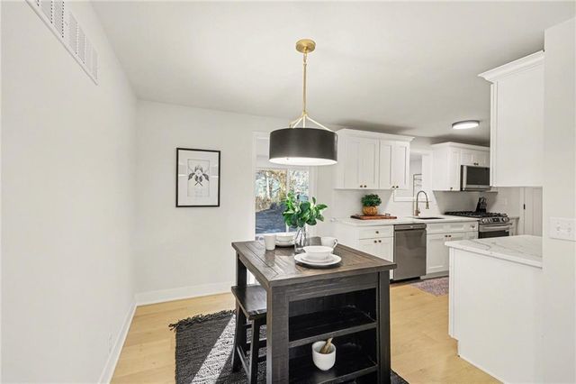 5312 Reeds Road, Mission, KS 66202