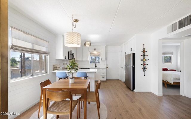 3737 E TURNEY Avenue 206, Phoenix, AZ 85018