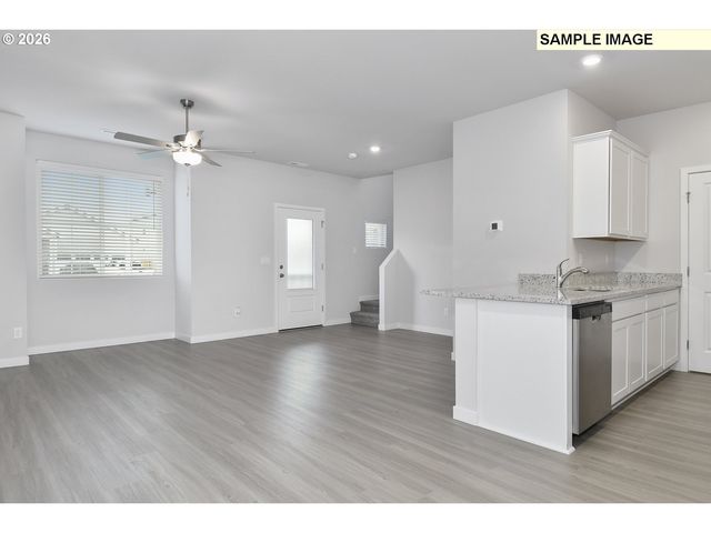 1392 OWL Ave, Woodburn, OR 97071