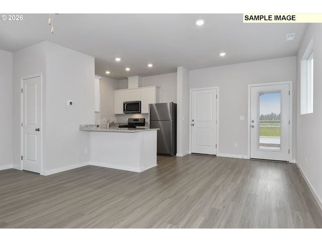 1392 OWL Ave, Woodburn, OR 97071