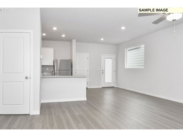1392 OWL Ave, Woodburn, OR 97071