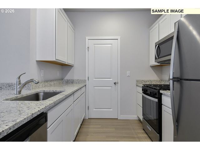 1392 OWL Ave, Woodburn, OR 97071