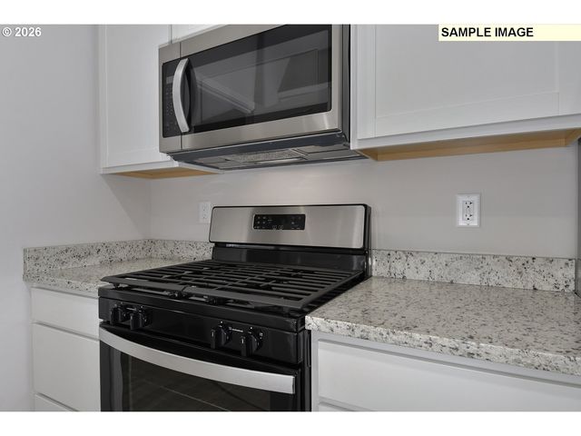 1392 OWL Ave, Woodburn, OR 97071