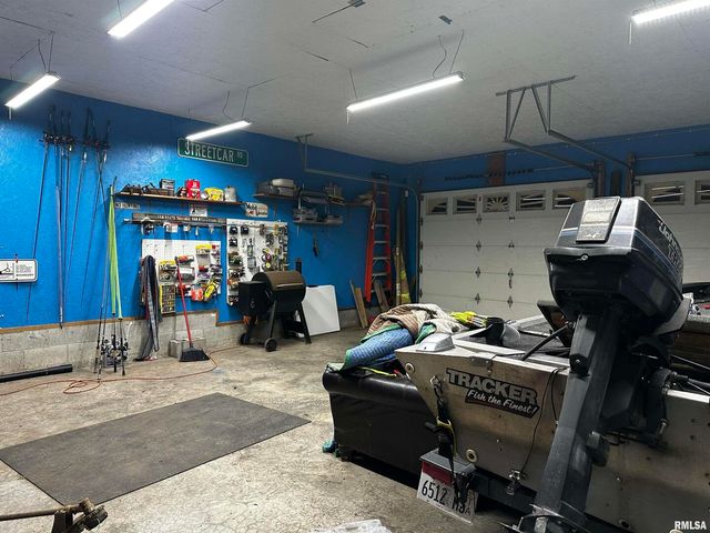 802 E CHARLES Street, West Frankfort, IL 62896