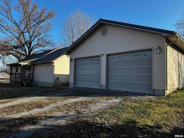 802 E CHARLES Street, West Frankfort, IL 62896