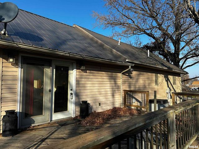 802 E CHARLES Street, West Frankfort, IL 62896