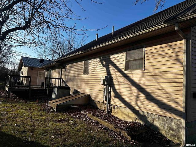 802 E CHARLES Street, West Frankfort, IL 62896