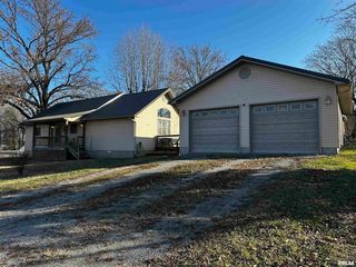 802 E CHARLES Street, West Frankfort, IL 62896