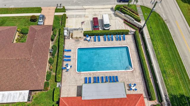 10300 GREENTRAIL Drive N, Boynton Beach, FL 33436