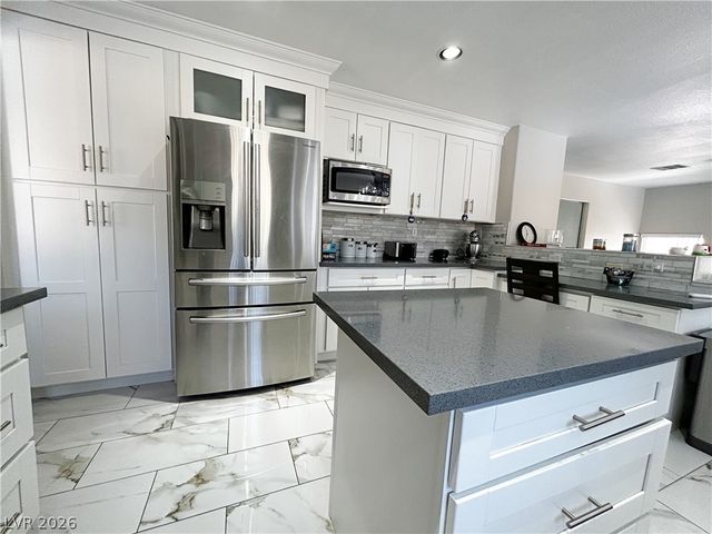 2013 Sedona Creek Circle, Las Vegas, NV 89128
