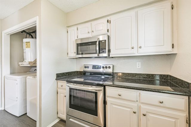 5646 Birchmont Drive 11, Houston, TX 77091