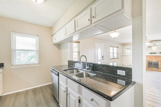 5646 Birchmont Drive 11, Houston, TX 77091