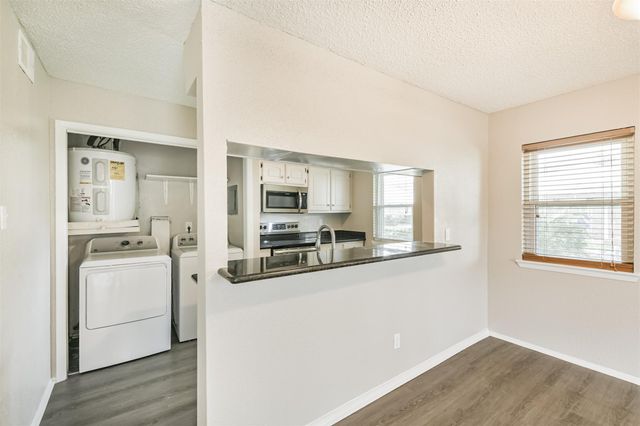 5646 Birchmont Drive 11, Houston, TX 77091