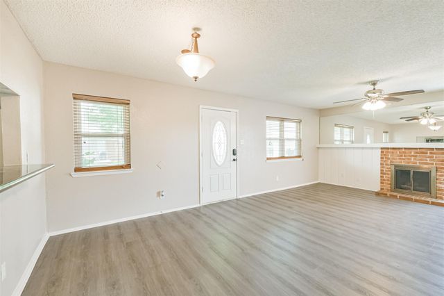 5646 Birchmont Drive 11, Houston, TX 77091