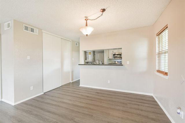 5646 Birchmont Drive 11, Houston, TX 77091