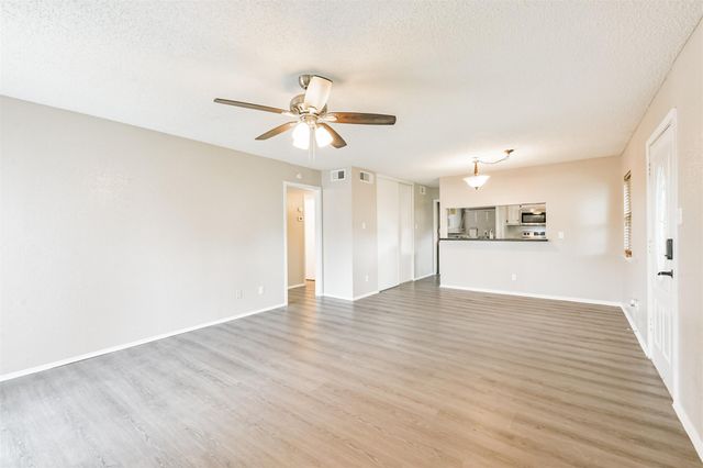 5646 Birchmont Drive 11, Houston, TX 77091