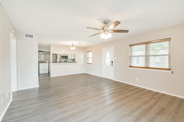 5646 Birchmont Drive 11, Houston, TX 77091