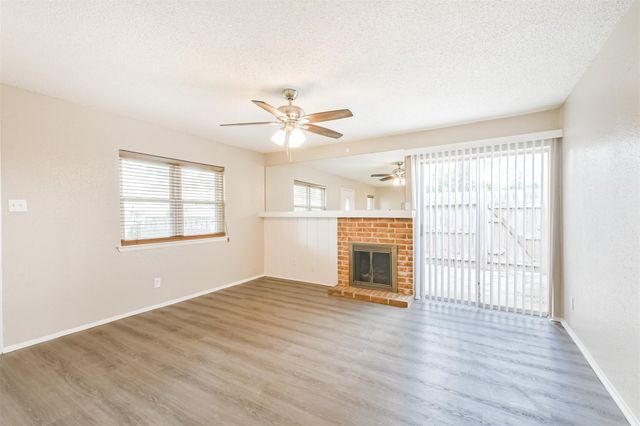 5646 Birchmont Drive 11, Houston, TX 77091