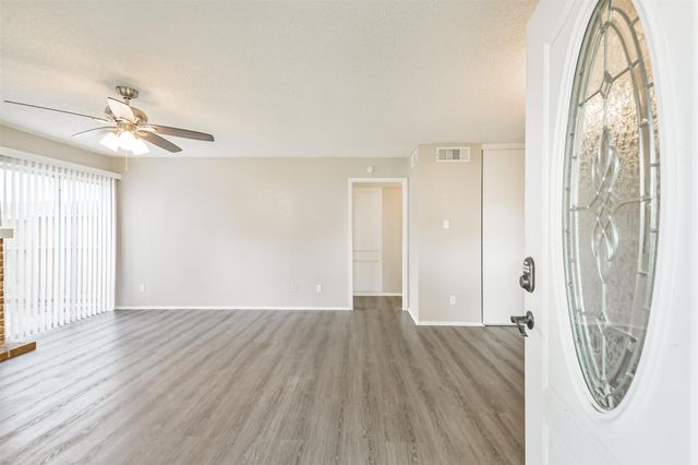 5646 Birchmont Drive 11, Houston, TX 77091