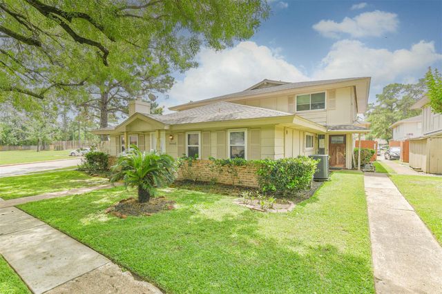 5646 Birchmont Drive 11, Houston, TX 77091