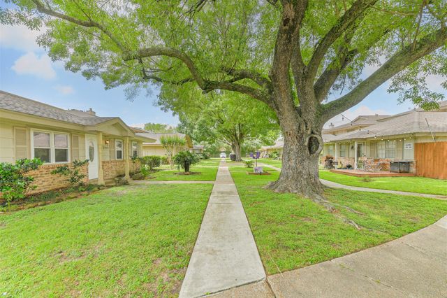 5646 Birchmont Drive 11, Houston, TX 77091