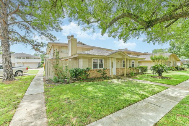 5646 Birchmont Drive 11, Houston, TX 77091