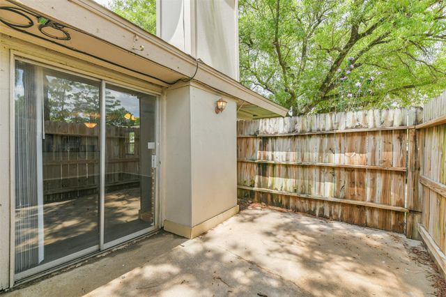 5646 Birchmont Drive 11, Houston, TX 77091