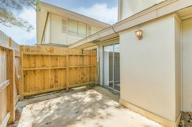 5646 Birchmont Drive 11, Houston, TX 77091