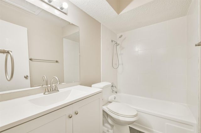 5646 Birchmont Drive 11, Houston, TX 77091