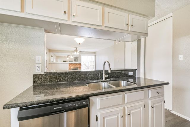 5646 Birchmont Drive 11, Houston, TX 77091