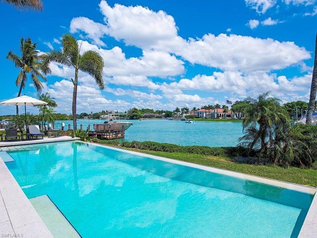 4253 Cutlass LN, Naples, FL 34102