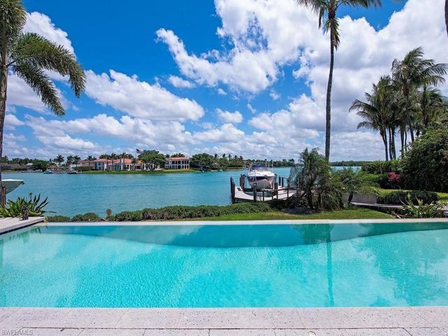 4253 Cutlass LN, Naples, FL 34102