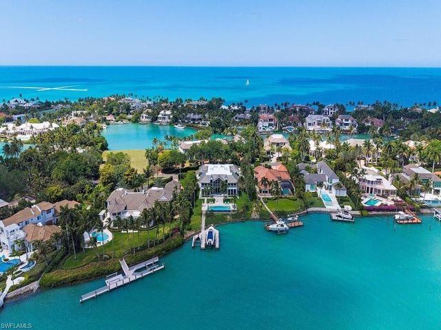 4253 Cutlass LN, Naples, FL 34102