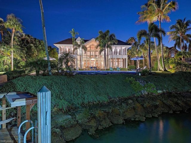 4253 Cutlass LN, Naples, FL 34102