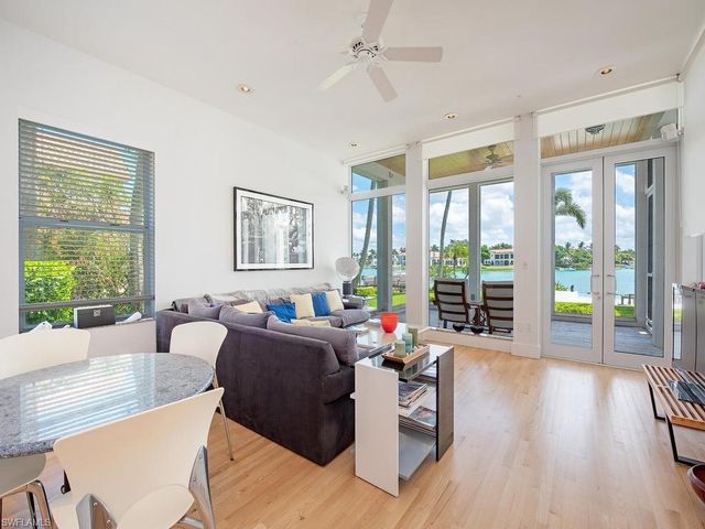 4253 Cutlass LN, Naples, FL 34102