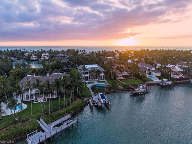 4253 Cutlass LN, Naples, FL 34102