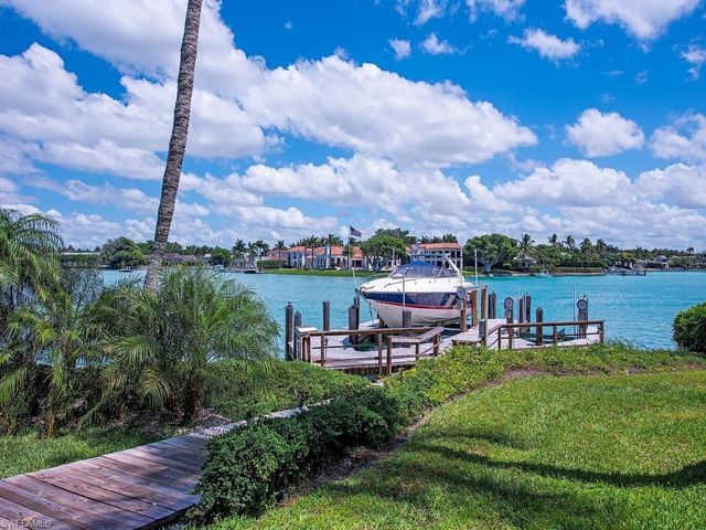 4253 Cutlass LN, Naples, FL 34102