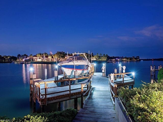 4253 Cutlass LN, Naples, FL 34102